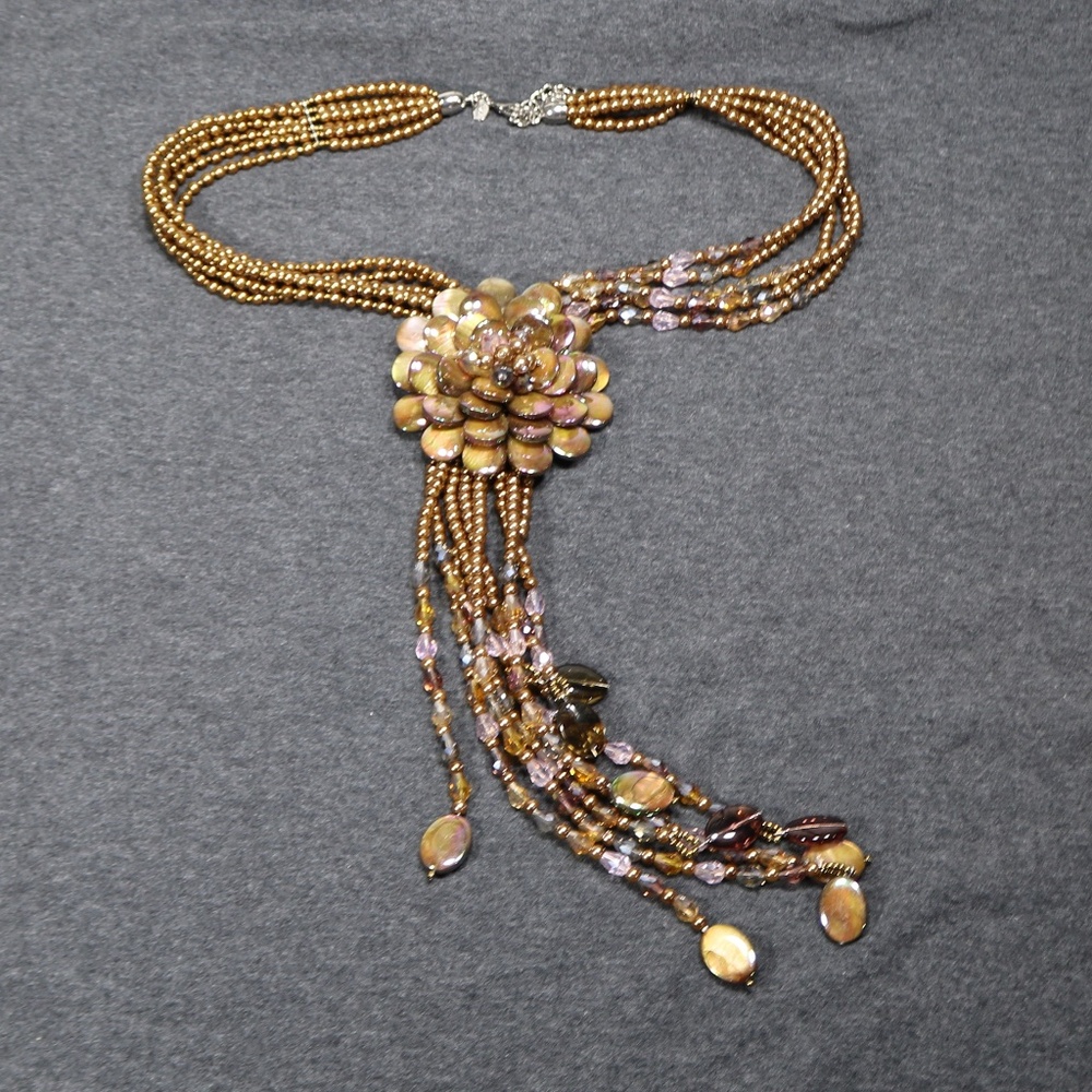 costume jewelry joan rivers shell and glass beaded flower Necklace